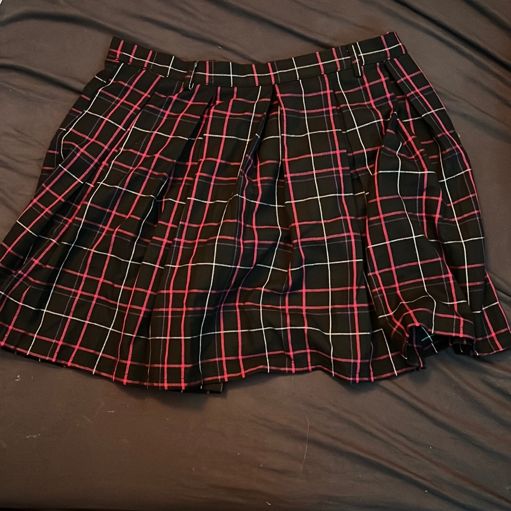 Plaid skirt from hot topic. size large.